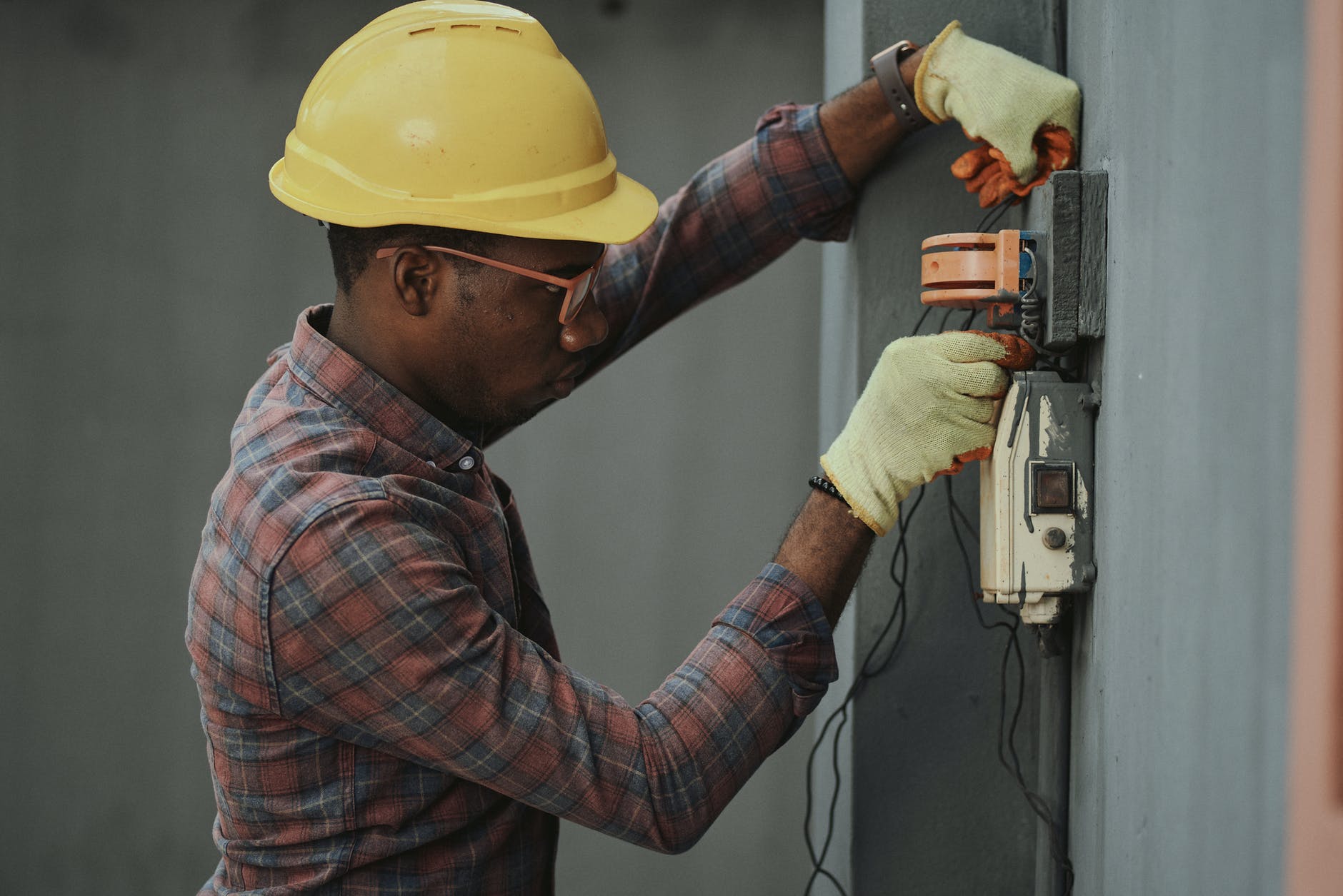 How to Choose the Right Electrical Services Company