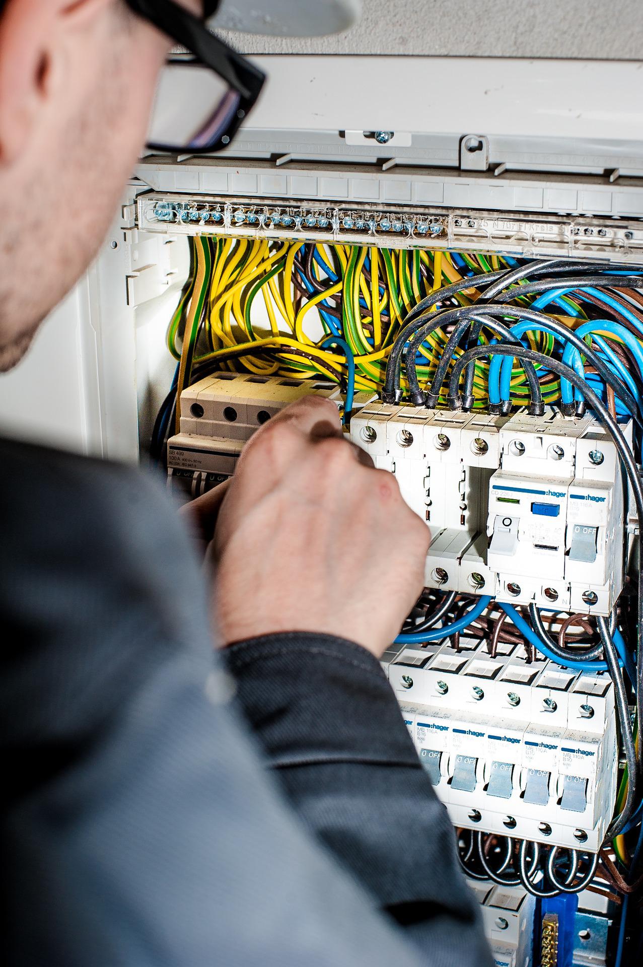 Electrical Repair and Maintenance: 4 Mishaps That Could Be Avoided When You Leave It to the Experts